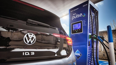E-Mobility: VW und Aral wolllen ultraschnelles Ladenetz aufbauen -